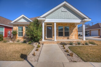 Building Photo - 916 Hudson Ln