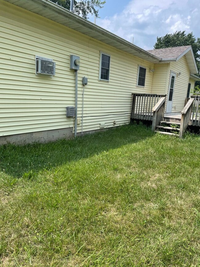 Foto del edificio - 3 Bed 2 Bath 2 Car Garage plus Bonus Room Available July 31, 2023