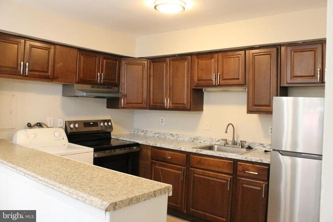 Foto del edificio - 9233 Byrd Dr