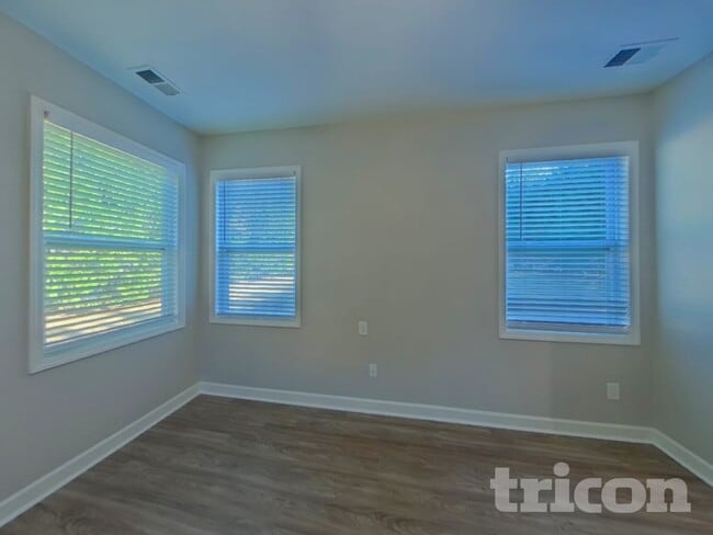 Foto del edificio - 806 Simones Ct