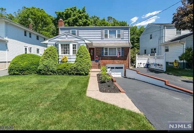 Primary Photo - 429 Midland Ave