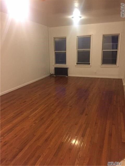 Foto principal - 23-56-56 35th St