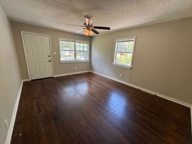 Photo - Stylish Renovated 3-Bedroom Gem in Prime Tallahassee – Near Downtown! Apartment