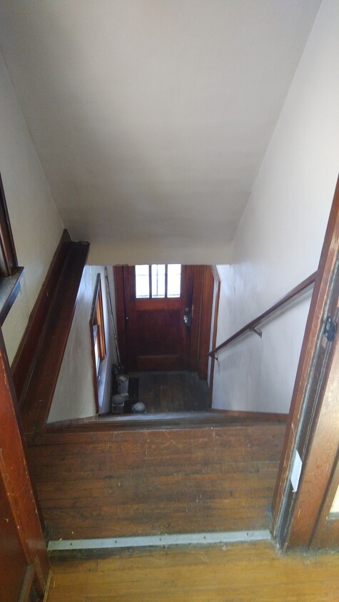 Primary Photo - 1204 E McClure Ave
