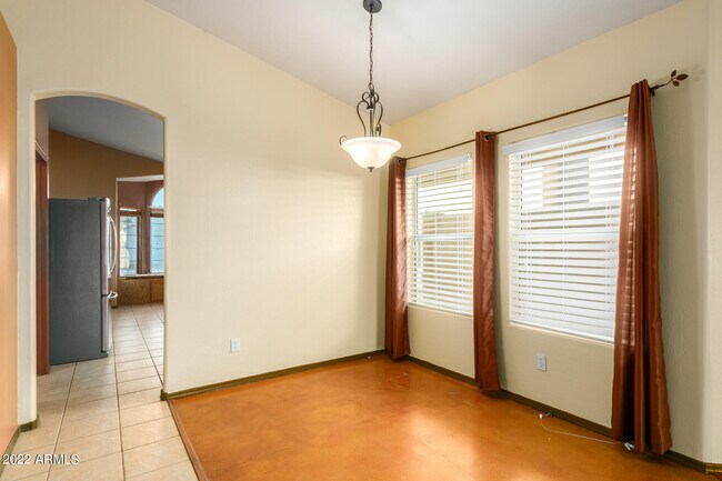 Foto del edificio - 525 N Val Vista Dr