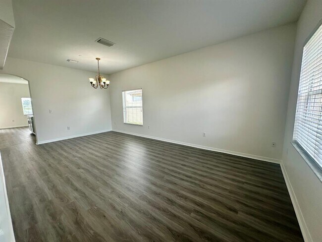 Building Photo - 31217 Bridgegate Dr
