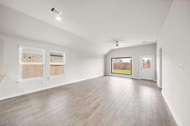 Foto del edificio - 3327 Tilley Dr