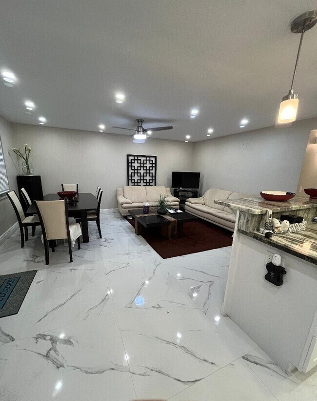 Foto del edificio - 253 Burgundy Ave