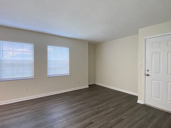 Foto del edificio - Updated One Bedroom, One Bath Apartment - ...