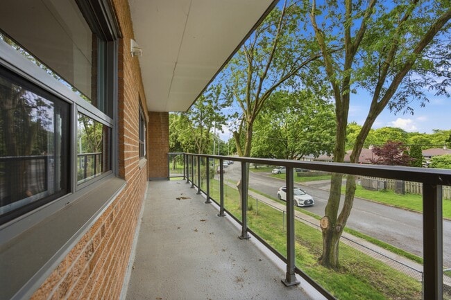 Building Photo - 483 Linwell Road