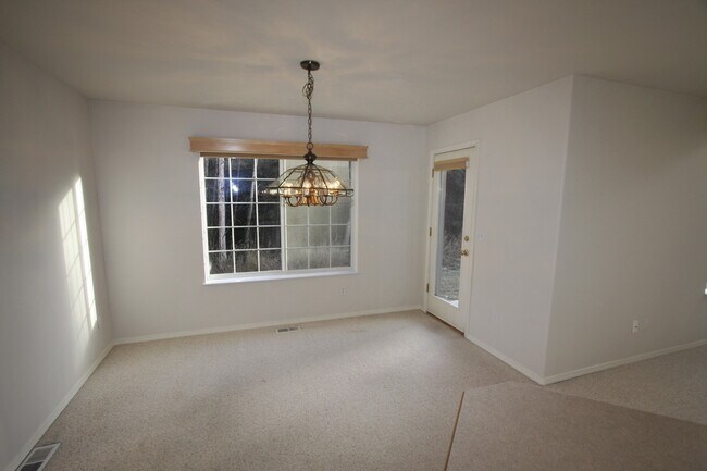 Building Photo - 3 Bedroom West Anchorage Townhouse