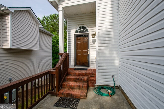 Building Photo - 160 Stoneforest Dr