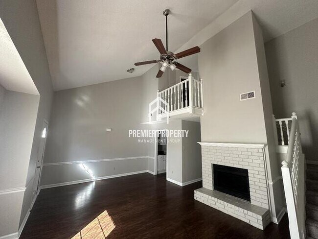 Building Photo - 5200 Kimbark Forest Cove