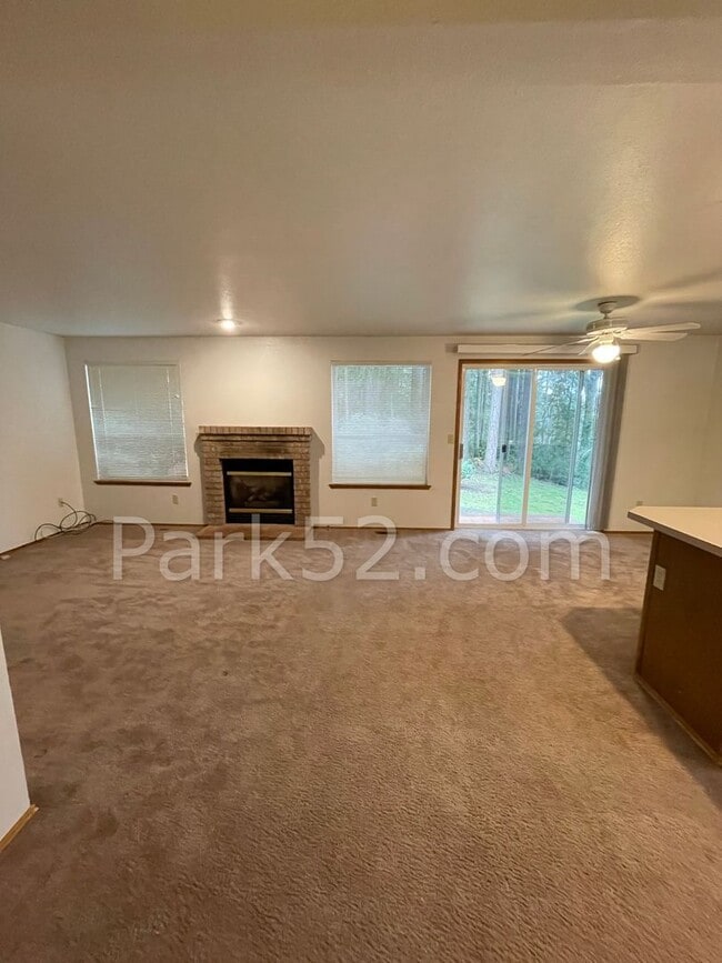 Building Photo - 2 Bedroom Townhome in Gig Harbor