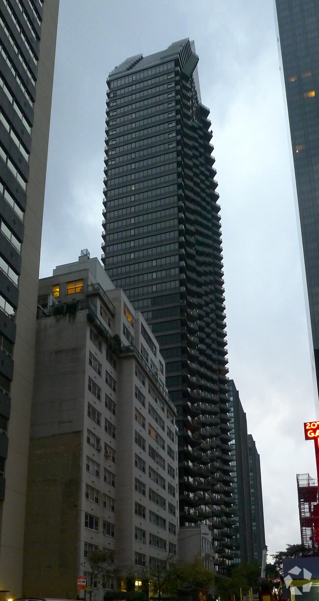 Building Photo - 100 United Nations Plaza