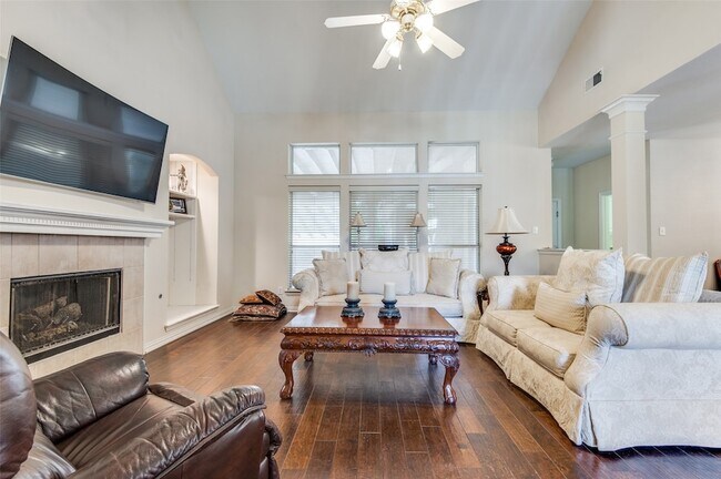 Foto del edificio - 928 Hidden Hollow Ct