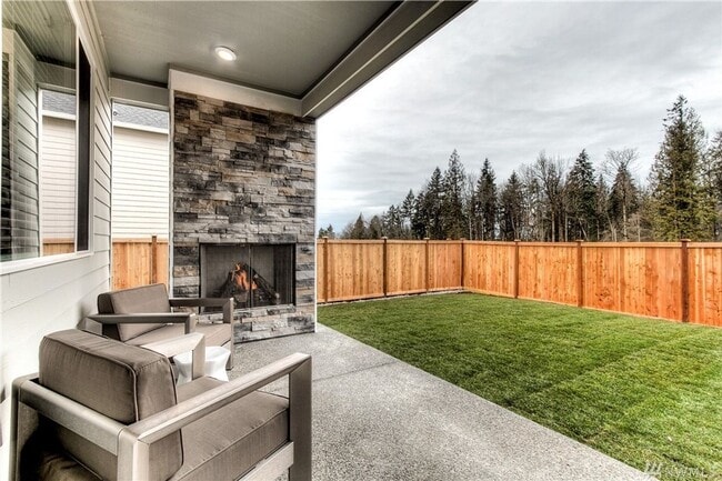 Building Photo - Beautiful Home Close to Everything 4BD