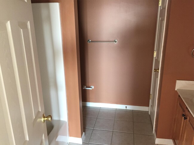 Building Photo - 221 Hanover Ct