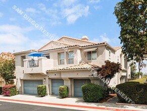 Building Photo - 212 Aurora Ave