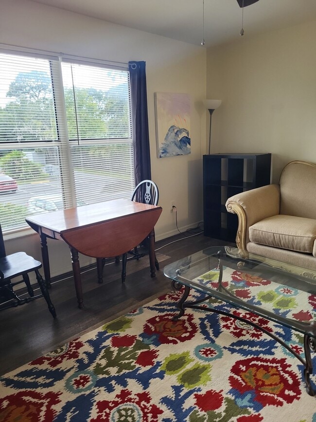 Building Photo - 943 SE Mayo Dr