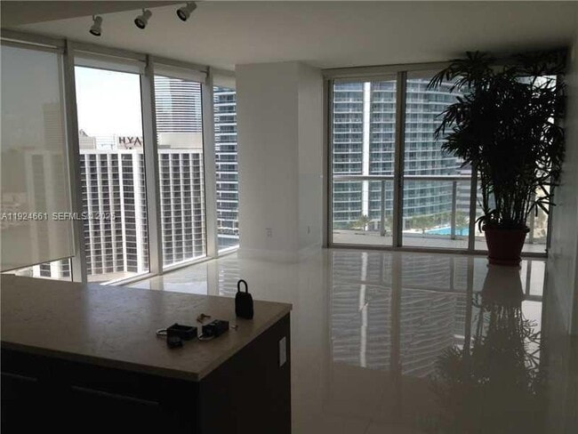 Building Photo - 475 Brickell Ave