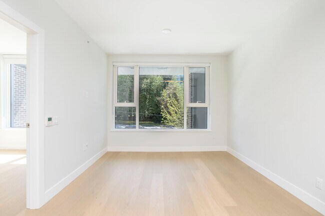 Photo du bâtiment - 211-423 6th St