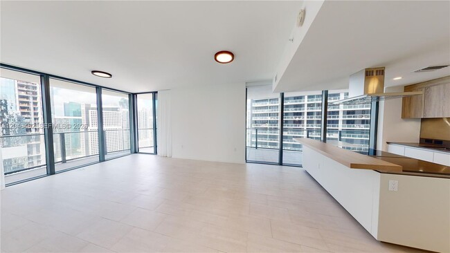 Building Photo - 1000 Brickell Plz