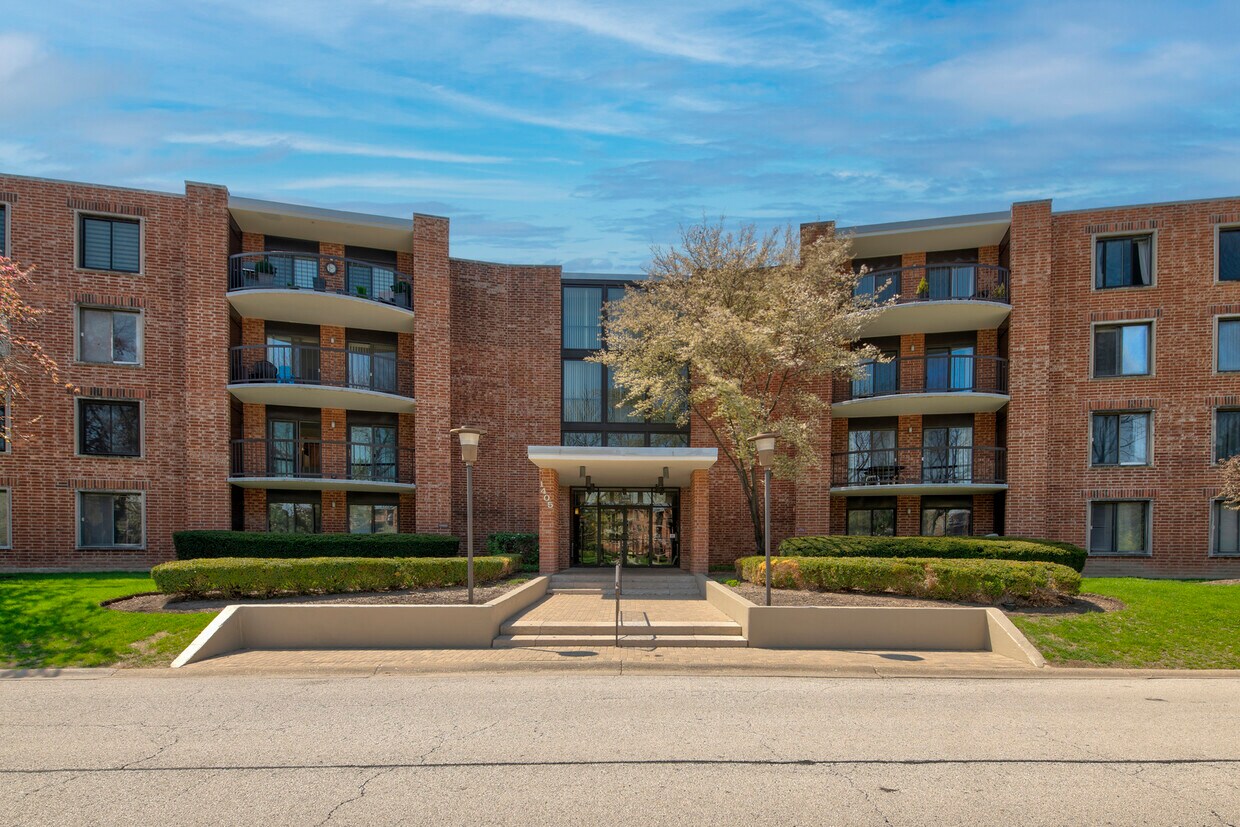 Foto principal - 1405 E Central Rd