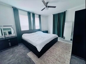 Building Photo - 2022 E Columbus Dr