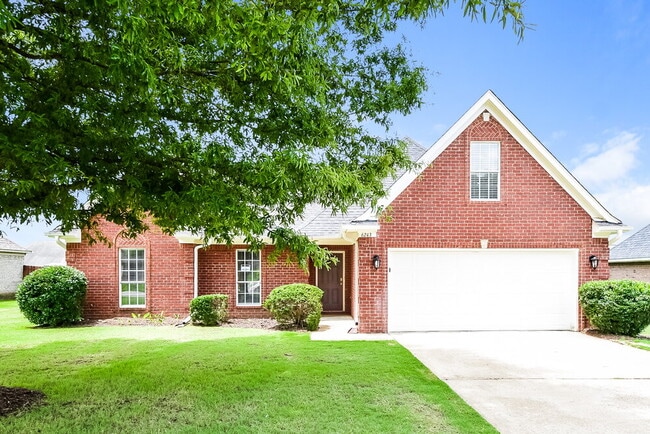 Building Photo - 6243 Ravenwood Lake Dr E