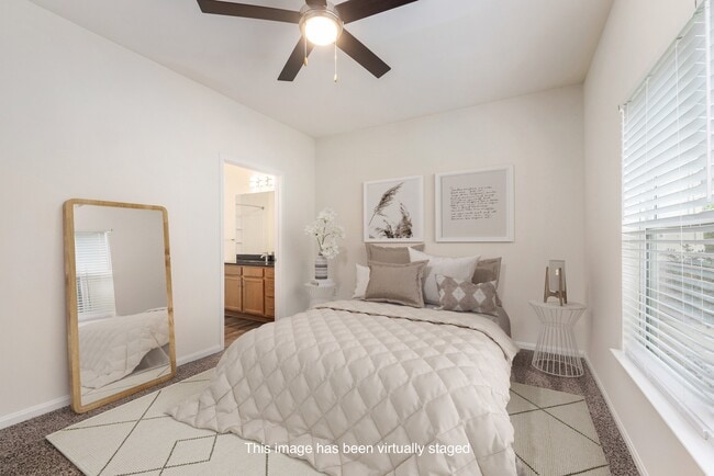Armado virtualmente habitaciones con luz natural - The Grandview at Lake Murray