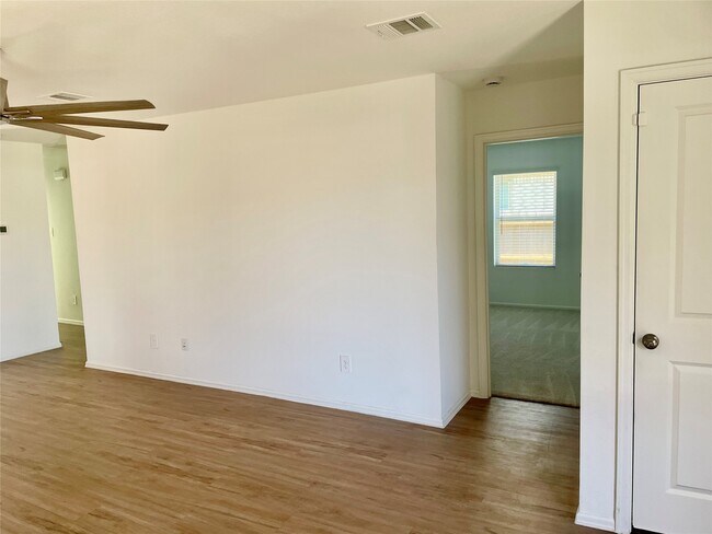 Foto del edificio - 221 Crystal Bay Ln