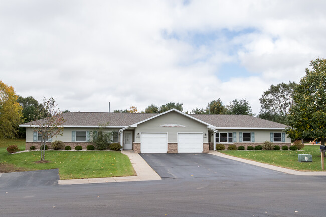 Building Photo - Hickory Drive and Pinecrest Apartments