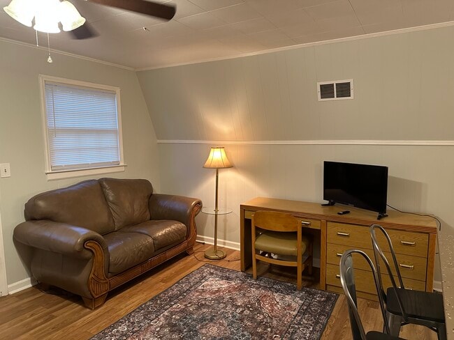 Building Photo - 3114 Topaz Ln SW