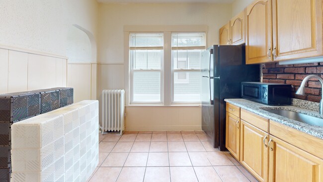 Building Photo - 93 Capen St