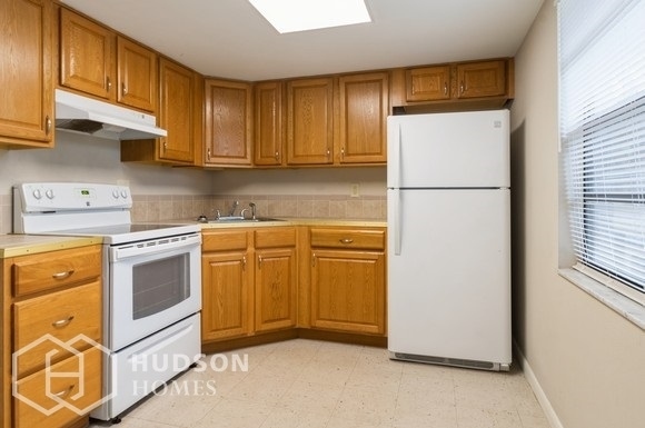 Foto del edificio - NOW AVAILABLE! - 37218 Oak Unit 1, Dade Ci...