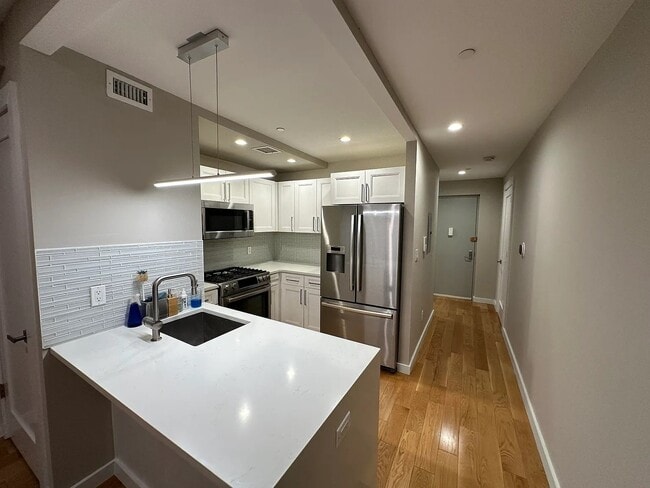 Building Photo - 21-17 31st Avenue