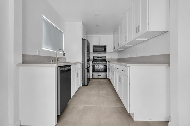 Foto del edificio - 1155 W Exposition Blvd