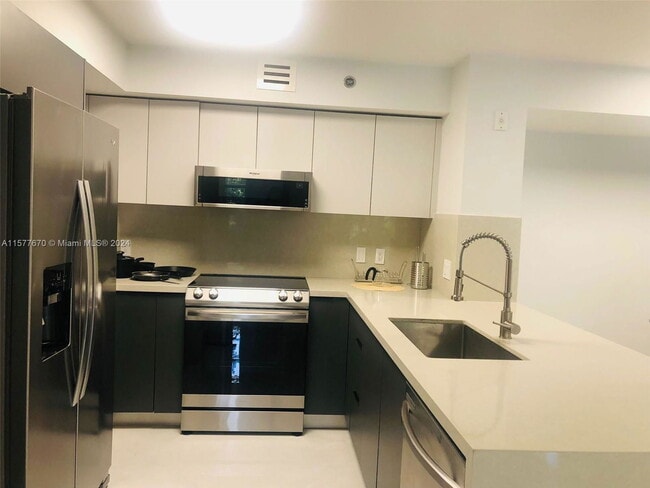 Photo - 19801 E Country Club Dr Apartment