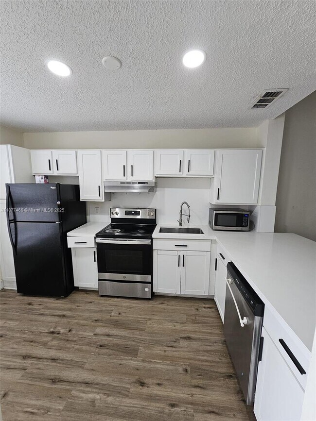 Building Photo - 2266 SW 81st Ave