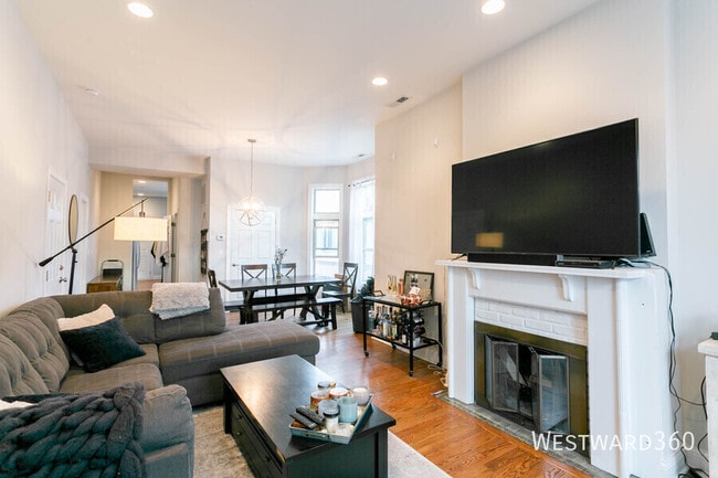 Building Photo - 3127 N Racine Ave