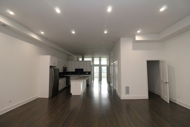 Foto del edificio - 1474 N Milwaukee Ave