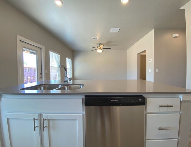 Foto del edificio - Townhome in Deer Creek Schools!