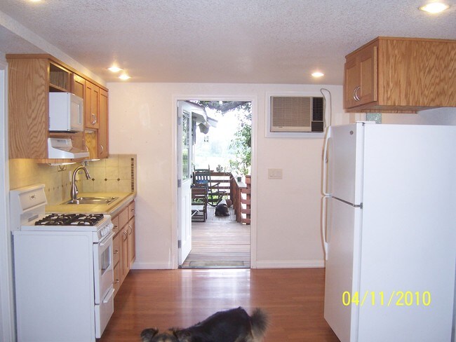 kitchen and entry from inside - 1525 W Highgate Ave
