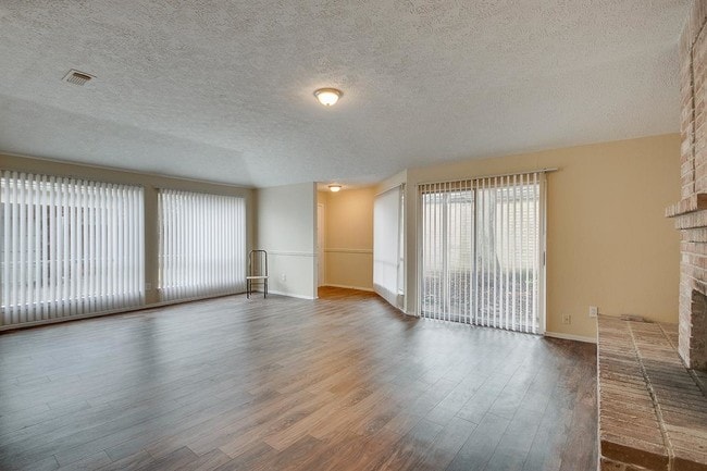 Building Photo - 9302 Beringwood Dr