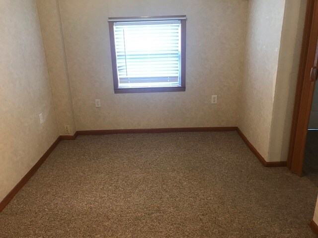 1st Fl Bed (1) - 4229 Lincoln St E