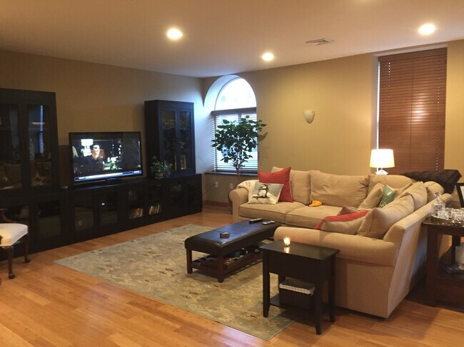 living room - 5993 Centre Ave