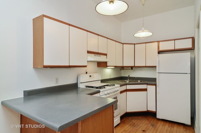 Building Photo - 1411 W Edgewater Ave