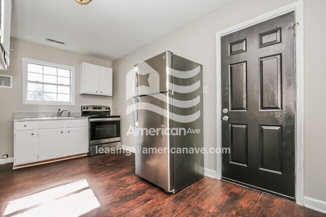 Building Photo - 802 Abington Dr