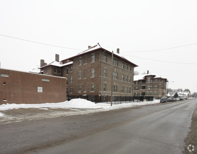 Foto del edificio - Chambers Court Apartments